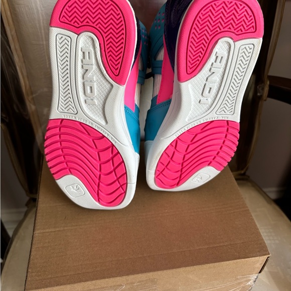 AND1 BB Multi color sneaker ,youth size 1 , BNWT in box - Picture 7 of 9